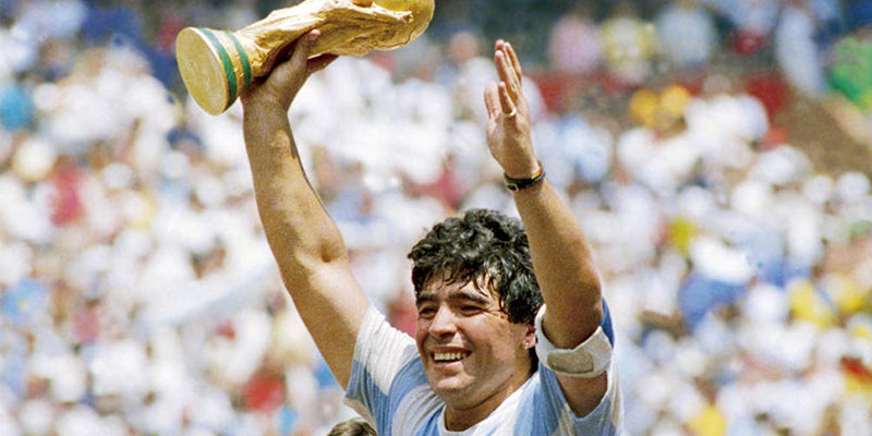 Huyền thoại bóng đá thế kỷ XX Diego Maradona 